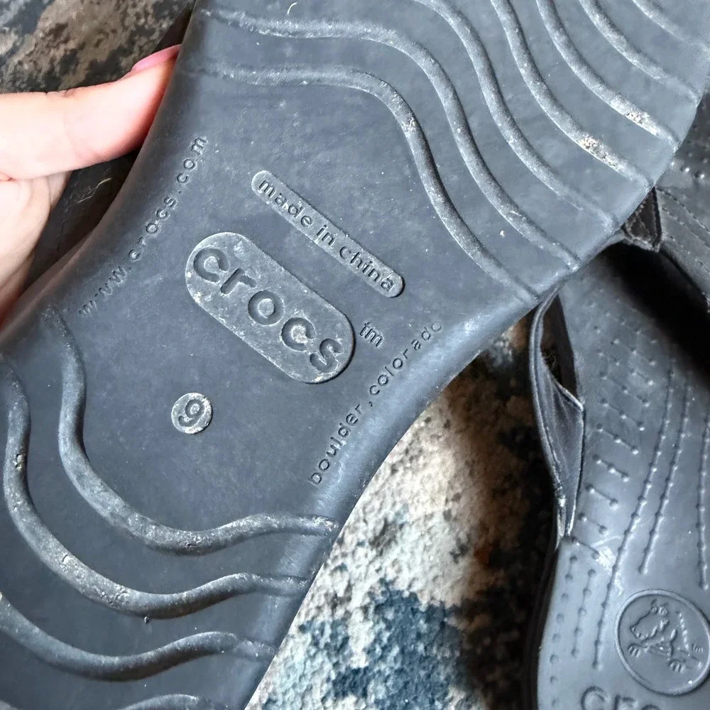 Crocs Athens Flip Flops Womens Size 9 Black Comfort Thong Sandals 10001‎